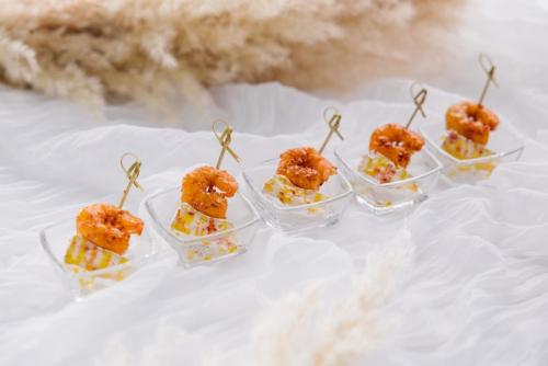 Изображение Канапе с креветкой и камамбером